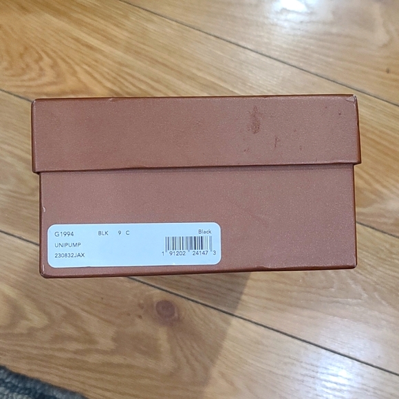 Low Heel COACH Shoes. BLACK COLOR, SIZE 9. - Picture 12 of 12